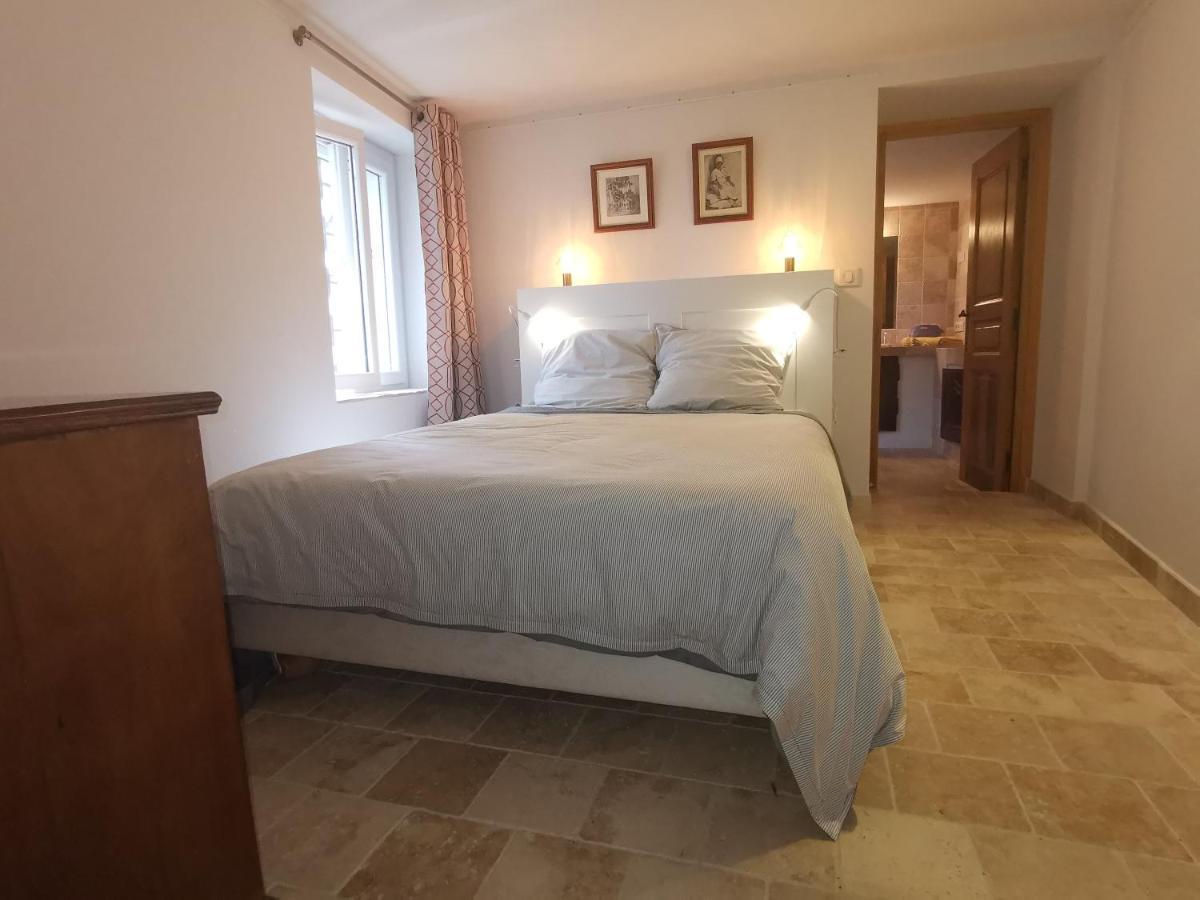 Le Nid Des Arts Bed and Breakfast Tourrettes Eksteriør billede