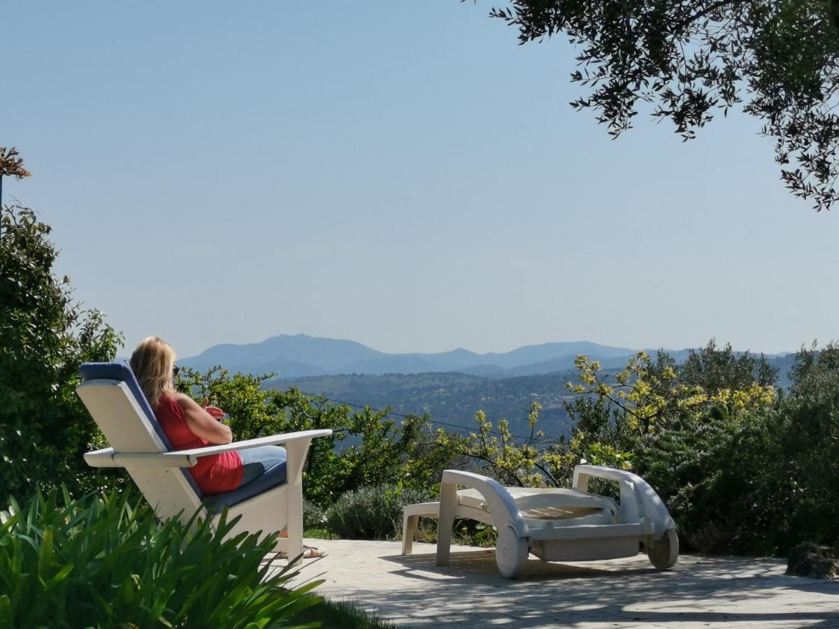 Le Nid Des Arts Bed and Breakfast Tourrettes Eksteriør billede